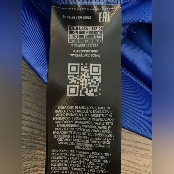 Guess woman’s sport bra with graphic design on bottom band - Picture 2 of 3